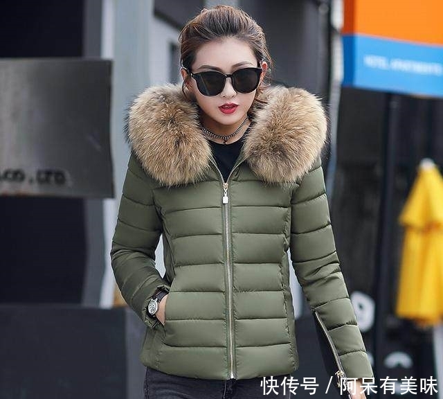  #时髦#年底羽绒服大促！原价一千多，现价仅一百，时髦又保暖，抢疯了