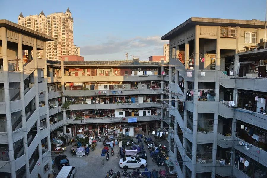 没见过香港的“棺材房”，就别说自己过得不幸福