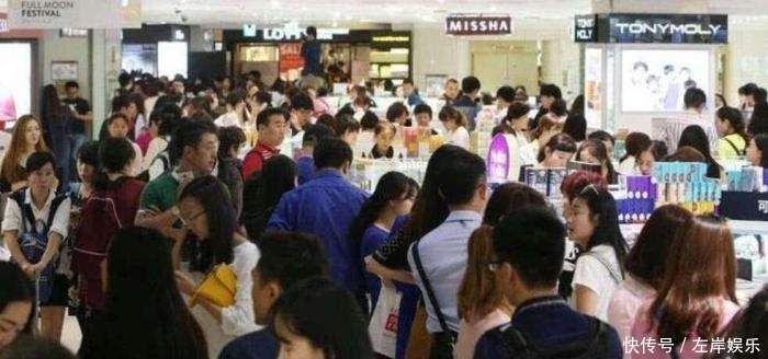 中国游客刚在韩国大出血, 回国机场就被罚3万, 网友: 大快人心