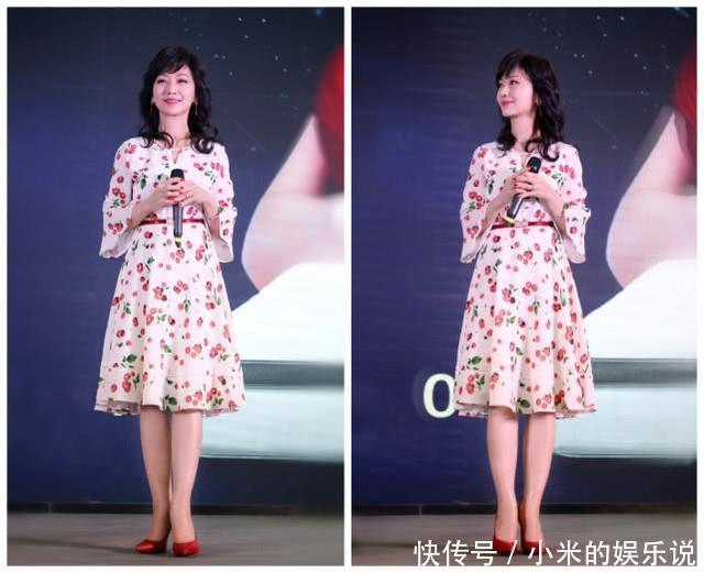 赵雅芝参加活动,这裙子超美的,脚上穿的鞋子怎么样?