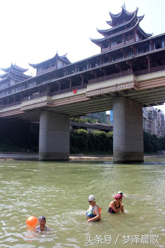 湖北有座迷你桥：多彩多姿多功能恩施风雨桥