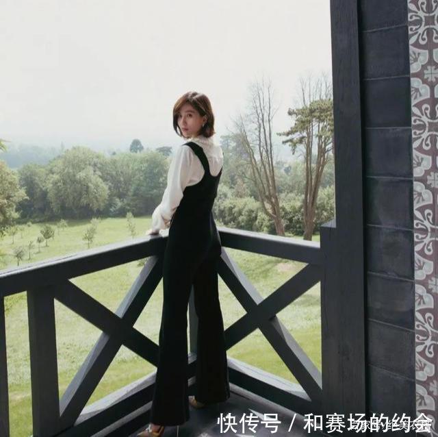 「时髦」今春的“初恋裤”火了,比阔腿裤减龄、比小黑裤时髦,穿过都爱了