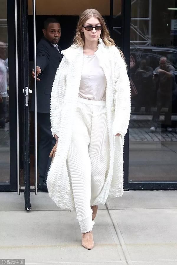 好看的大衣那么多 能时髦几十年的却只有它