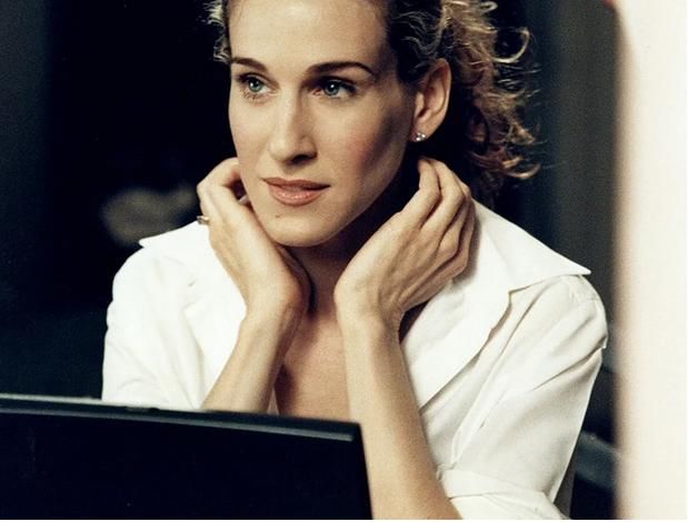  「Carrie」《欲望城市》Carrie Bradshaw，在家办公居家又时髦的穿搭范本！