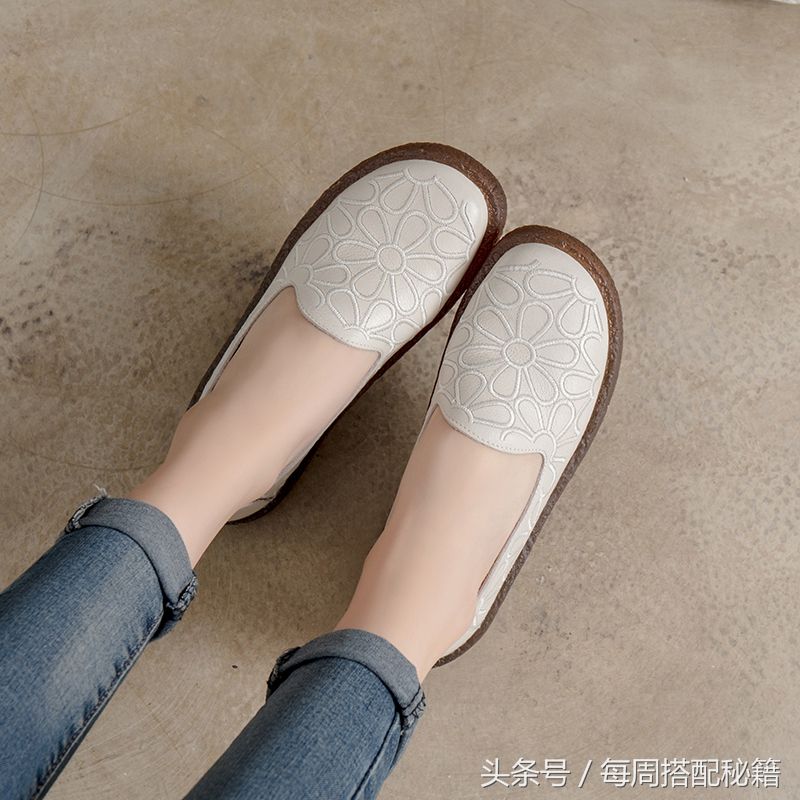 50岁妈妈，出门从不乱穿，穿这几款妈妈鞋，高贵典雅还特减龄