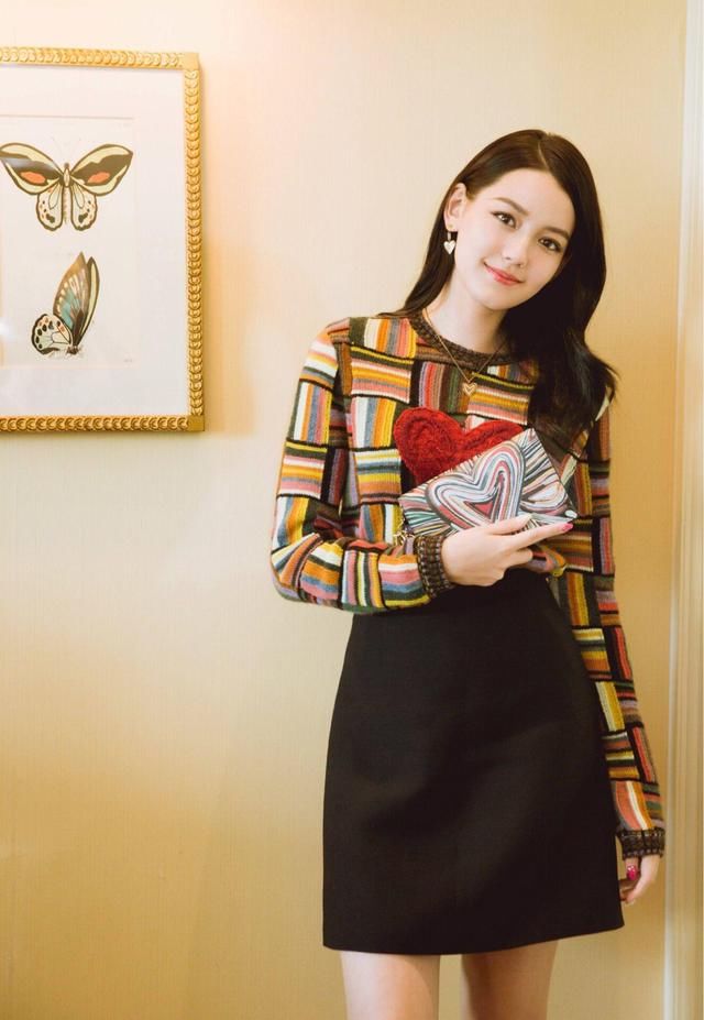 李诗颖颜值和迪丽热巴有的一拼，这是要火的节奏？