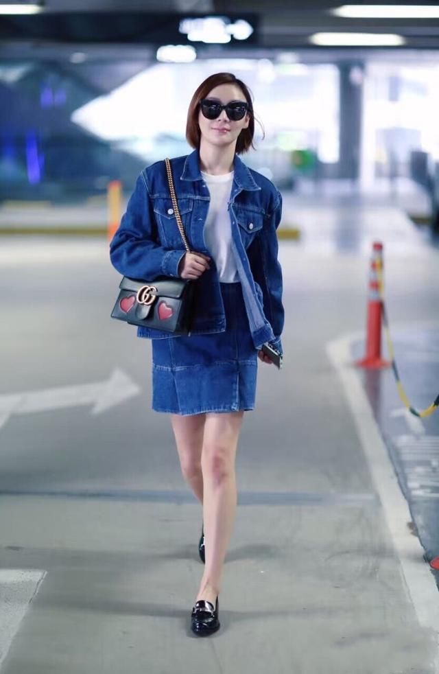 都在拼命的秀腰，袁姗姗却戴个大腰包遮住，网友：你是第一人吧？