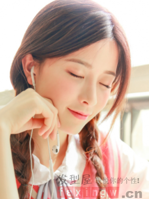 一起走过毕业季 小清新的女生毕业长发走一波