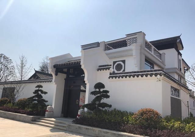 都说农村盖不了这栋别墅?新中式带院子自建房，你看你可以盖吗?