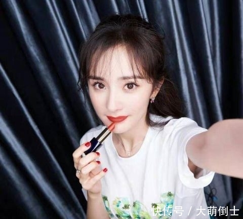  『遮脸』还在留着黑长直吗？今年该换换发型啦！减龄又遮脸哦