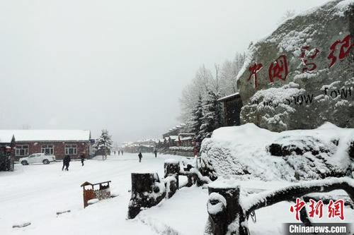 中国雪乡迎来立冬后“应季雪”