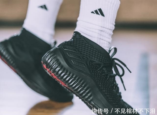  「能力」Adidas Dame 4，拥有超强锁定能力的优秀中帮战靴