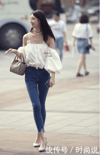 素人街拍: 别致的小热裤, 尽显性感迷人好身段！