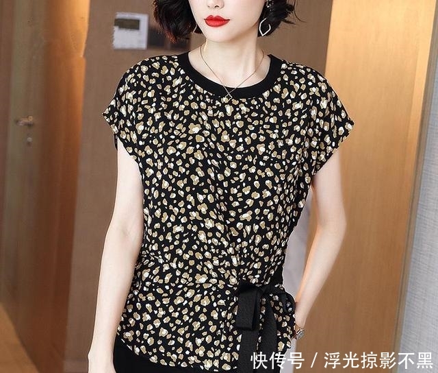 眨眼:实话告诉你:新出一种“波点衫”!虽小贵,但美的路人都不想眨眼