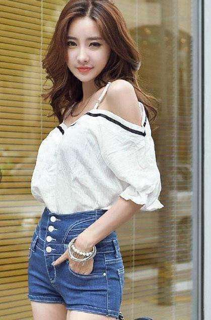 合适的紧身裤让美女更美，点缀时尚穿搭，秀出俏美迷人！