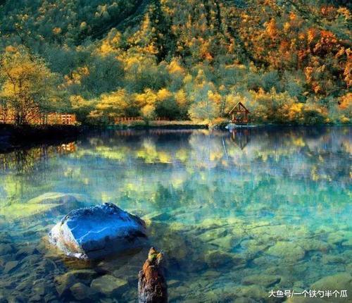 四川境内唯一敢和九寨沟比美的地方！游客虽不多，但门票不便宜