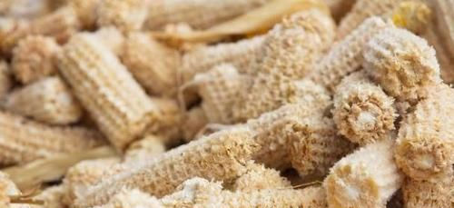  「收购」农村有收购玉米芯的商贩，据说一年能赚20多万，他们收