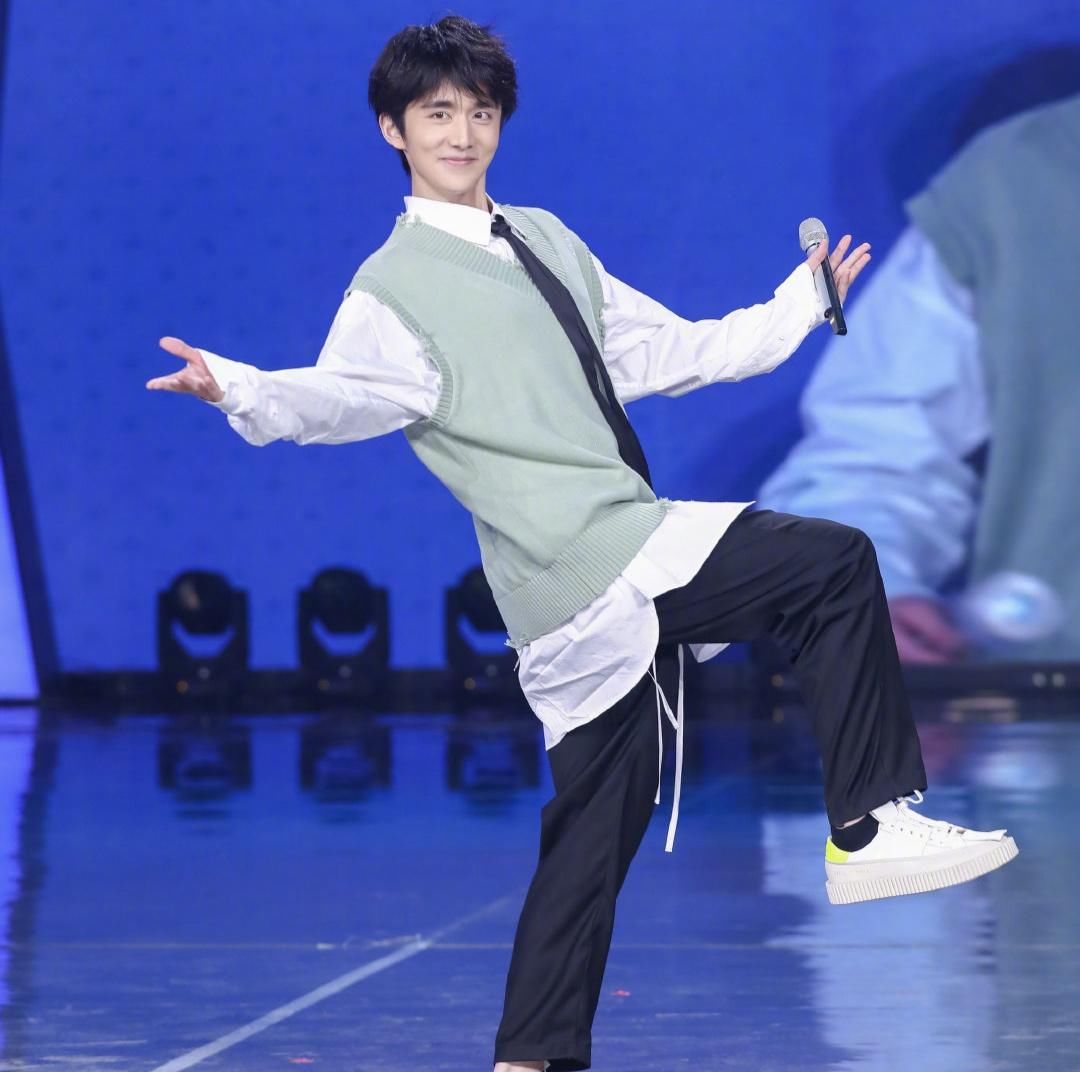  Cp■最新《快本》还没播，却先被“陆大人”吸引了，不愧是“一下”Cp