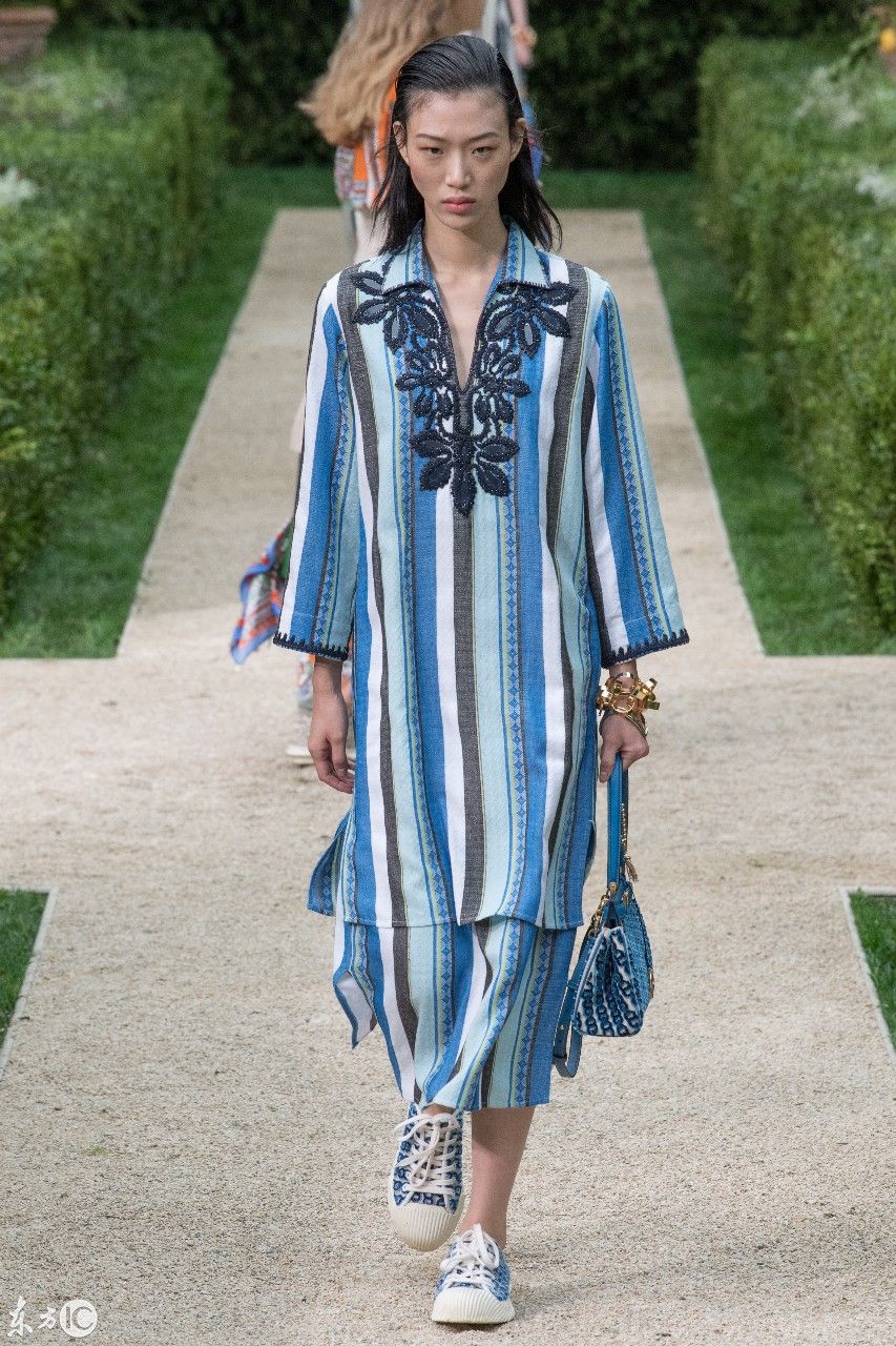 Tory burch2019春夏大秀度假风满满，看完想来次说走就走的旅行!