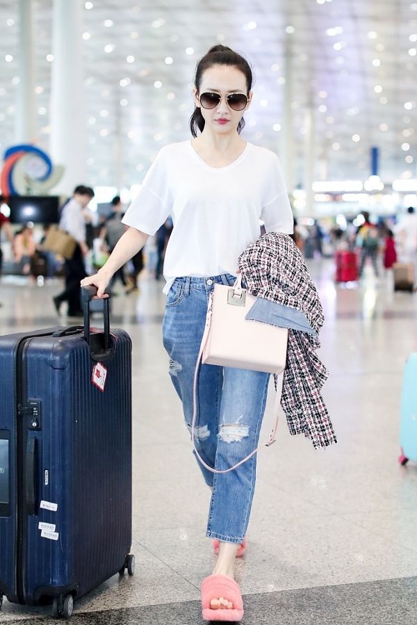 跟杨幂有的一拼!王鸥梳马尾辫发际线亮了