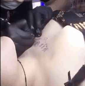 广东90后漂亮女孩第一次纹身, 看第1张图 网友: 这是纹在哪里?