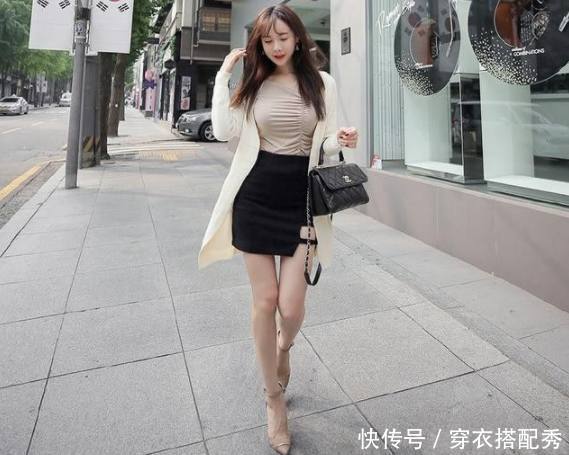 动人心扉的紧身裙美女，秀出纤细身材，展现青春活力范！