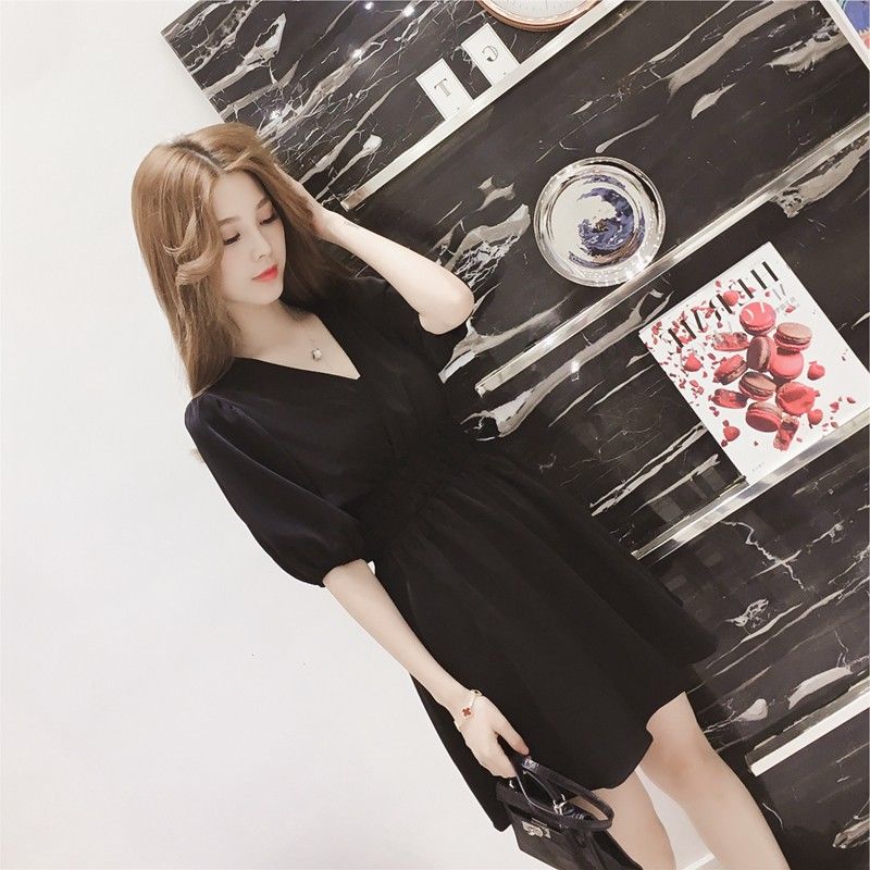 又上市一种“流氓裙”，遮肉显高，性感有女人味，贼适合矮个子