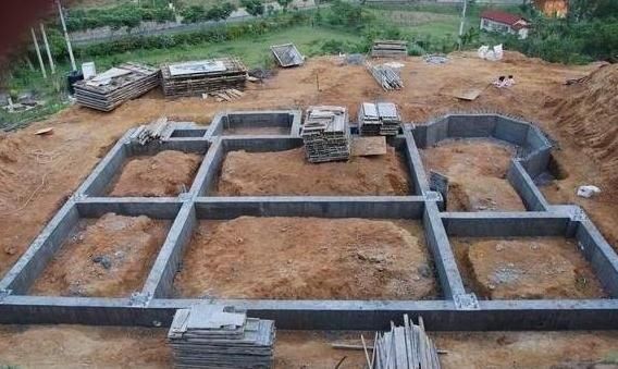  「建房」农村自建两层砖混，基础怎么做？这些事宜在建房前都应