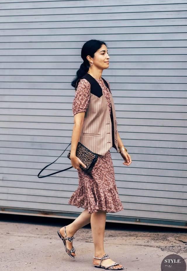  『小白花』春天必“败”的碎花裙，这三种穿法最chic~