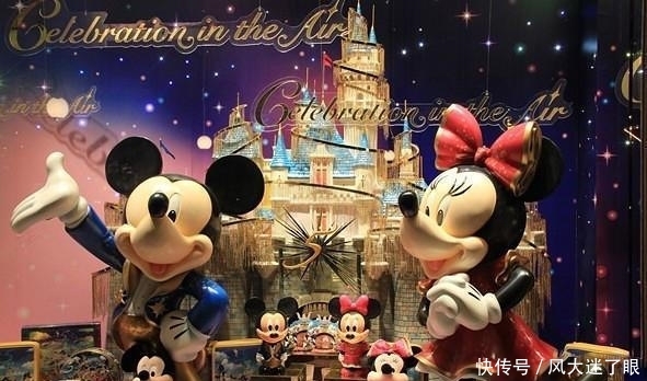 上海迪士尼允许携带食物,出现了垃圾遍地,游客素质有待提高