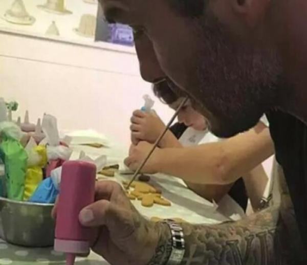 郑爽父亲发文怒怼谣言霸气护女 盘点娱乐圈老父亲宠女儿N种方式