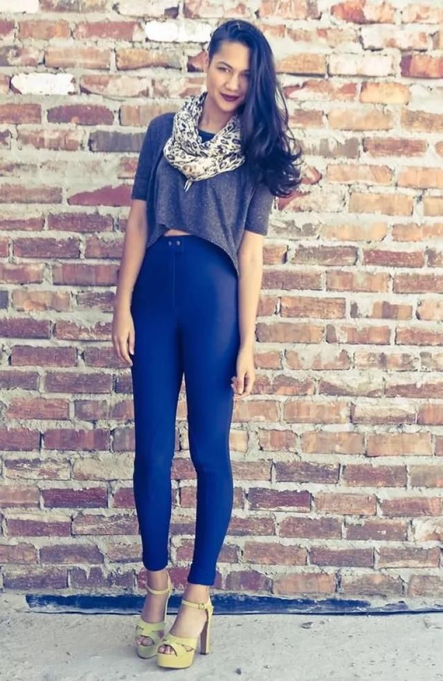 身材好的人，穿紧身牛仔裤，吸引众多人的目光