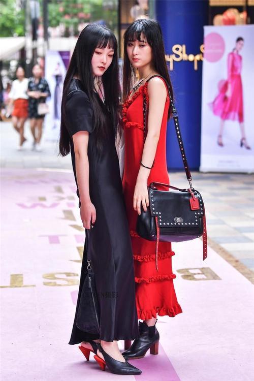 街拍：穿搭不选贵的，只穿对的，穿搭对了，你就出彩了