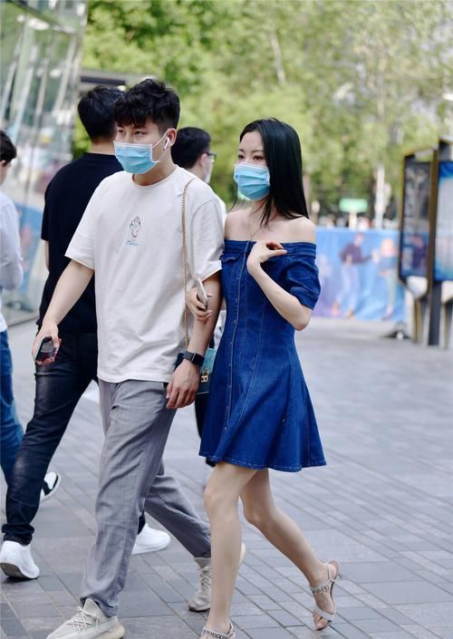  #出优雅的感#潮流速递，连衣裙选择长款还是短款？修身还是宽松？看一下时尚姑娘如何穿搭