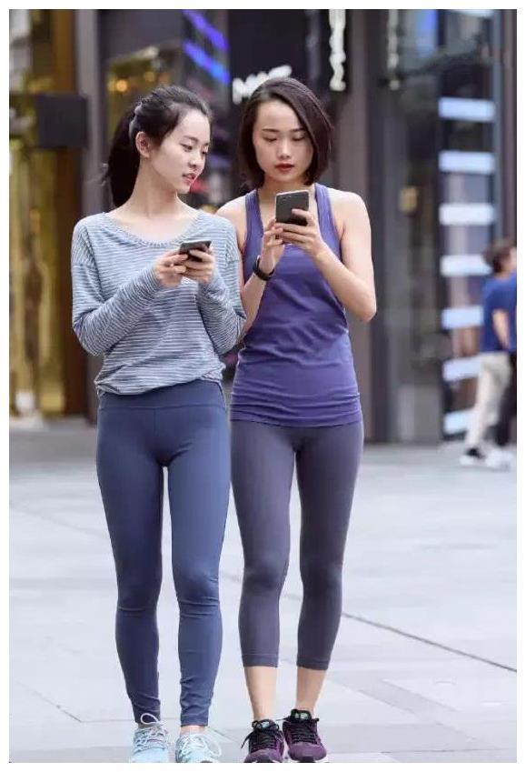 紧身裤小姐姐，必然大放光彩，碾压校花，成为时尚的代言人