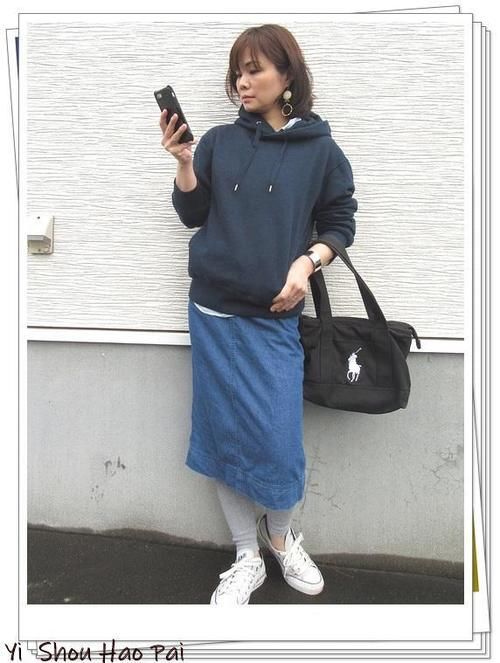  『海军蓝风连帽卫衣』能穿3季的万能搭配单品！海军蓝连帽卫衣的多种造型示范