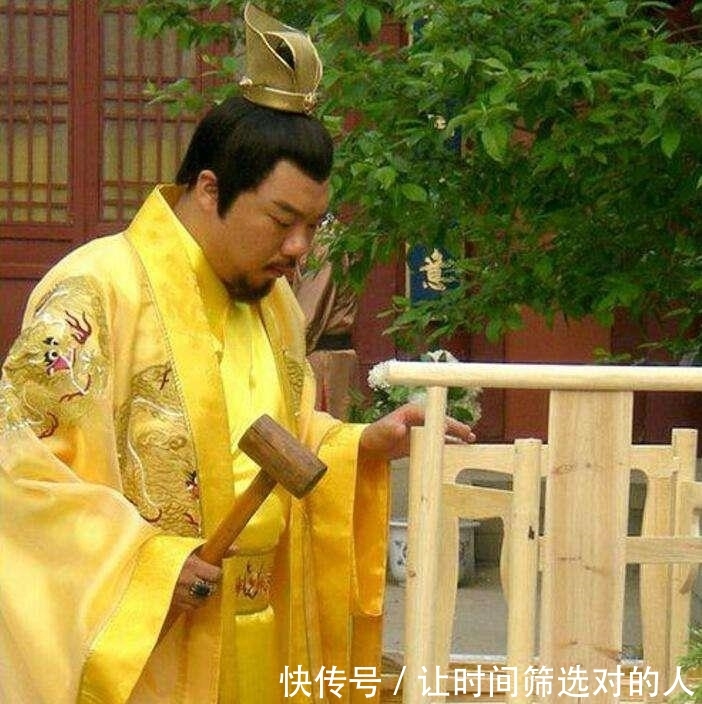  #皇帝#乾隆评论崇祯愚昧无知，被称“九千岁”的魏忠贤，到底有多厉害？