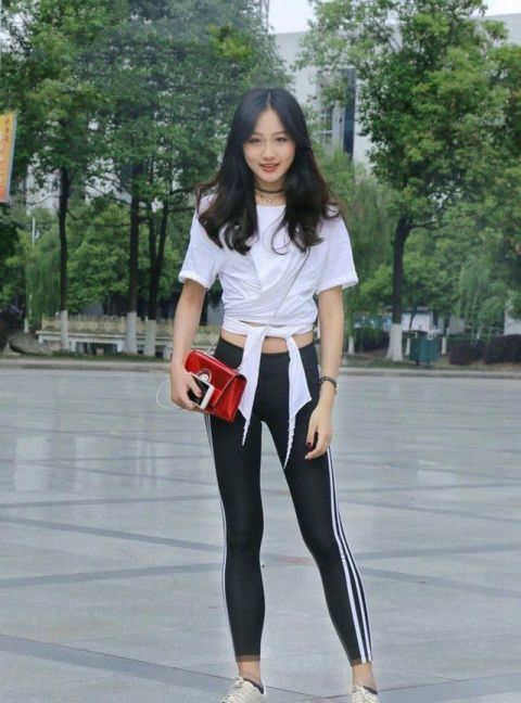  【美女】美女街拍：休闲时尚潮流，小姐姐一身漂亮时装，美得很高级