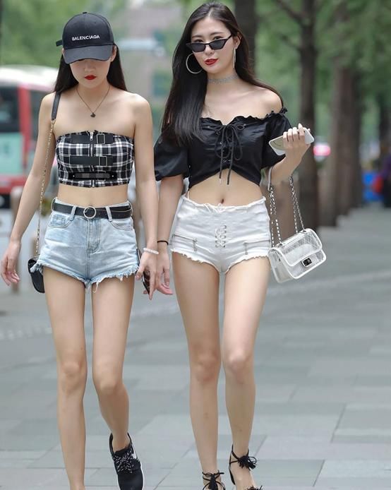  时尚|气质慧质小姐姐，这个闺蜜团太甜美，两个小姐姐最爱哪个？