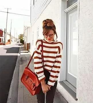  『剑桥包可以』丢掉你的双肩包吧，太土！2020年流行背“剑桥包”，时髦又百搭