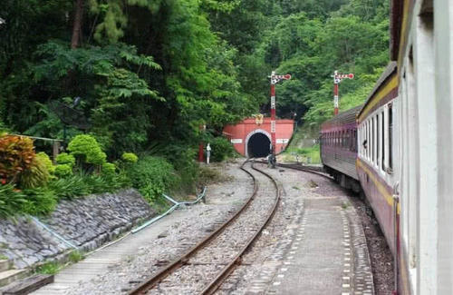 全球最深隧道挖了17年，耗资846亿，花1小时也跑不完