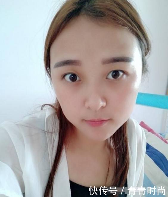 美女嫌弃自己的眉毛不好看,纹眉后让人忍不住笑出声来!