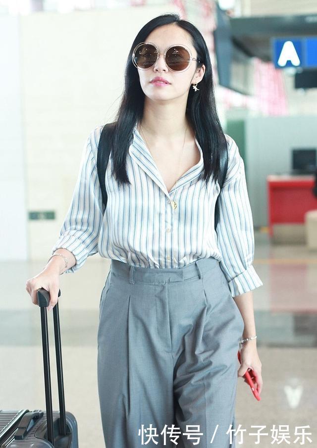 姚晨现身机场，穿条纹衫搭大粗裤子，网友：颜值高才敢这样穿！