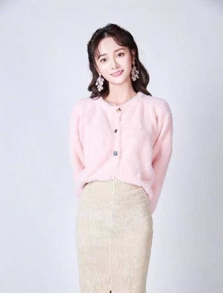  系腰带：今年冬天小个子千万不要这样穿衣服，太显高啦！