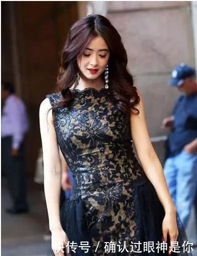 蒋欣和古力娜扎穿同款裙子,网友却说一个女神一个风尘!