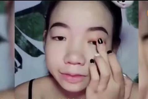 中国妹子展现“教科书级别”化妆术,让国外网友难以置信