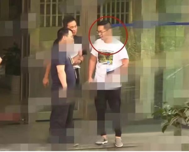 李小璐夜宿门是造谣？唐嫣罗晋没分手？张雨绮不受离婚影响？包贝尔炒作无下限？张杰粉丝diss谢娜？