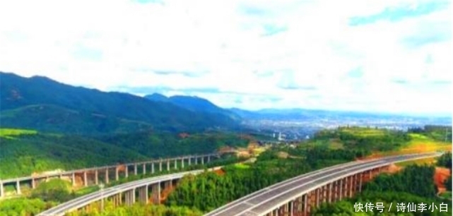 我国第一条“国际高速路”,全长1880公里,路上全是旅游景点!
