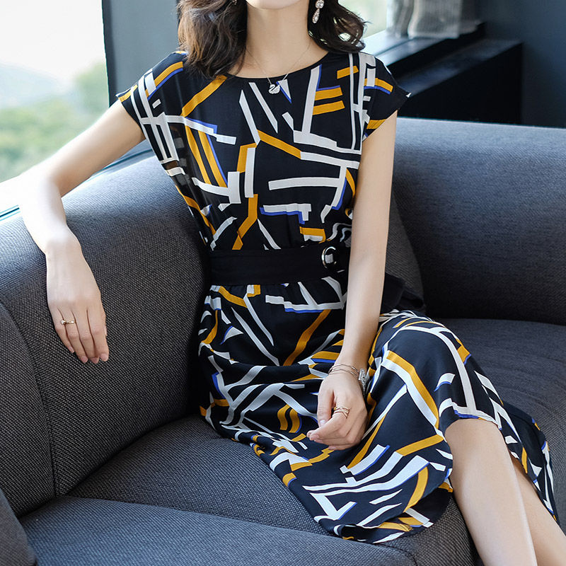 谁说丰满女人不好穿衣?学下面女人这样穿，美的倾国倾城