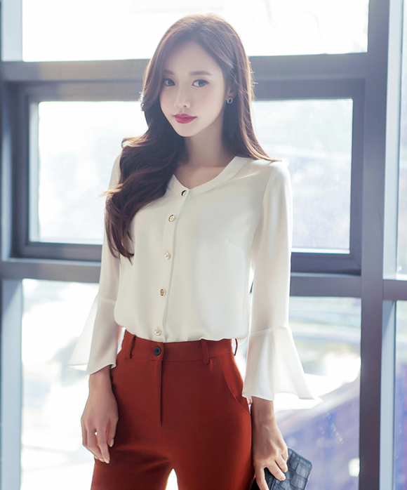 女神孙允珠，红豆碎冰纤滑肌理荷叶袖雪纺